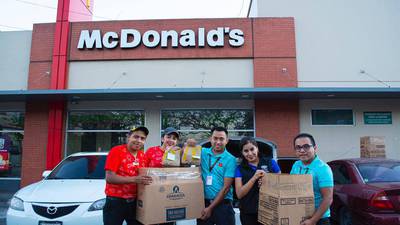 McDonald's entrega donativo de alimentos al personal del Parque de la Industria y Hospital de Villa Nueva