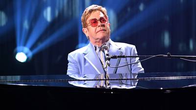 Elton John confesó haber usado pañal durante un show en Las Vegas