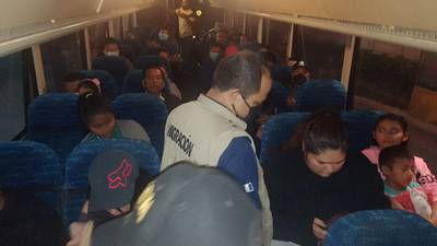 Interceptan a 300 migrantes que transitaban de forma irregular en Guatemala