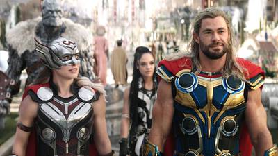 Tras 10 años, Chris Hemsworth cumple sueño de aparecer desnudo en Thor: Amor y trueno