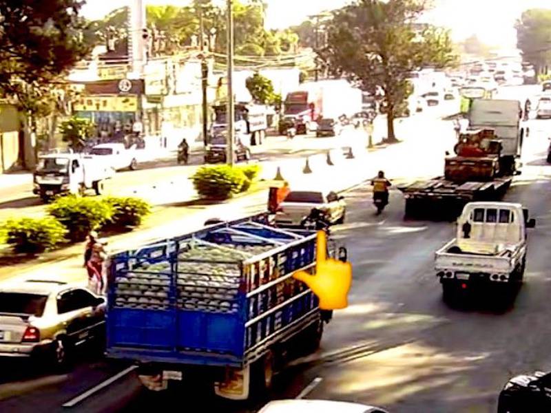 Numerosos incidentes obstaculizan el tránsito en la capital