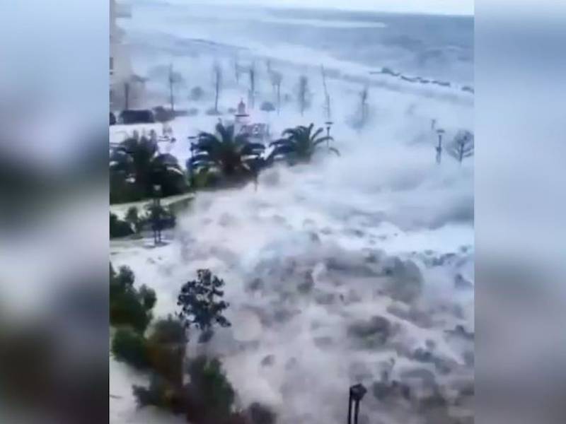 VIDEO. Inmensa “ola apocalíptica” cubre una playa entera