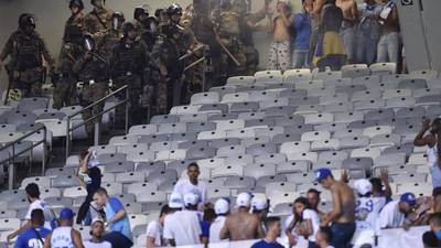 VIDEO. Se reportan actos violentos tras descenso de un histórico equipo brasileño