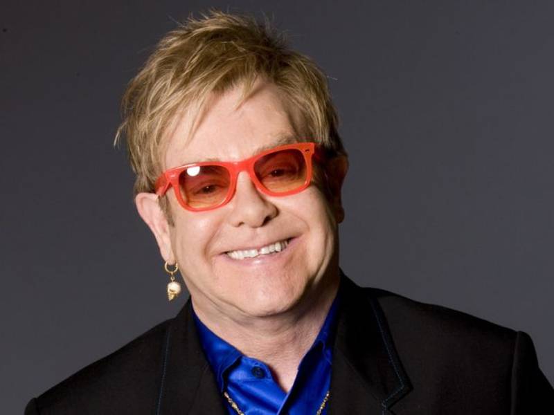 Subastarán 900 artículos de Elton John