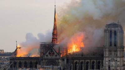 Famosos lamentan el incendio en Notre Dame