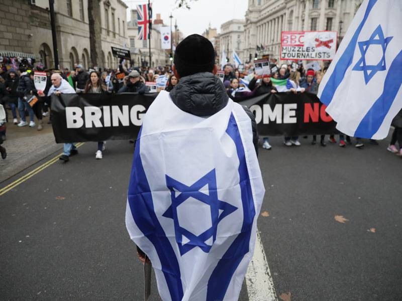 Miles de personas marchan en Londres contra el antisemitismo