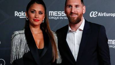 Foto hot de Messi y Antonella Roccuzzo es censurada por una cuenta qatarí y genera debate