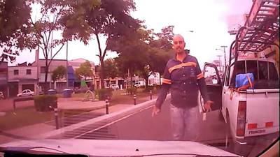 VIDEO. Graban nuevo caso de agresión en contra de un conductor