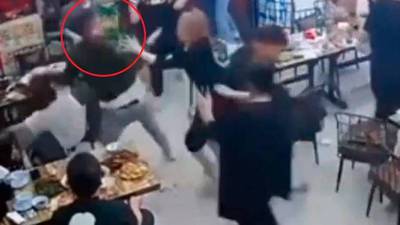 VIDEO. Hombres atacan brutalmente a mujeres en un restaurante