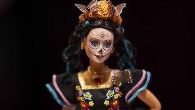 Presentan en México Barbie edición especial de Día de Muertos
