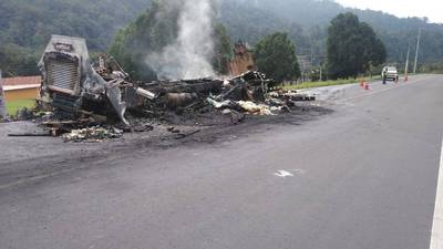 Camión con azúcar se incendia en ruta Cito Zarco