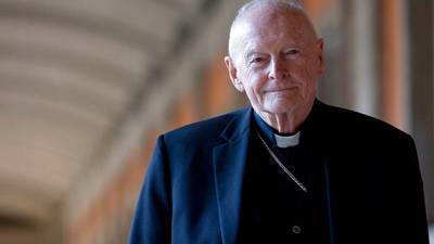 Vaticano expulsa a excardenal McCarrick por abuso sexual