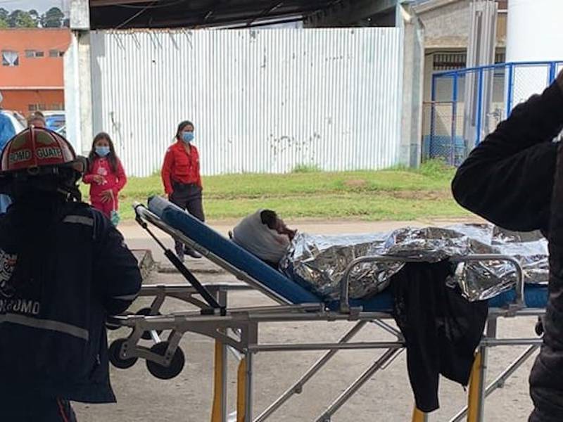 Niño de 12 años es atacado por unos 15 perros callejeros en Chimaltenango