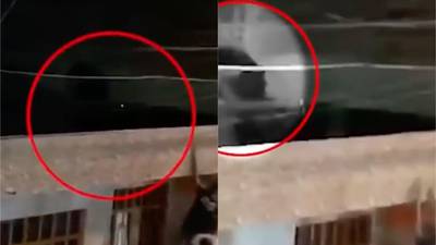 VIDEO. Captan a supuesta bruja en el techo de una vivienda