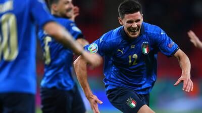 Italia sufre, pero logra su clasificación a cuartos de final