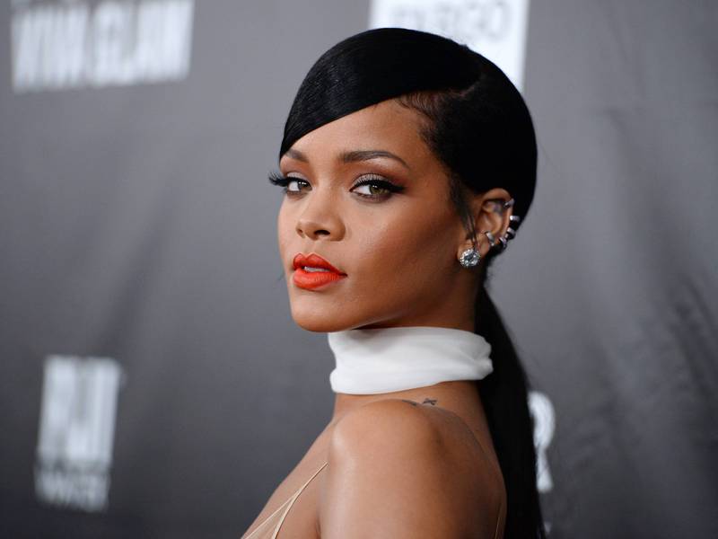 Haciendo zoom a sus atributos, Rihanna muestra orgullosa su celulitis