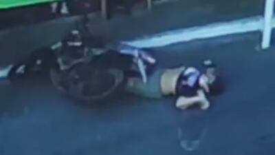 VIDEO. Sicario dispara a mujer cuando ingresaba a su colonia en Prados de Villa Hermosa