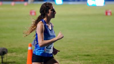 Viviana Aroche logra nuevo récord centroamericano en los 5 mil metros planos