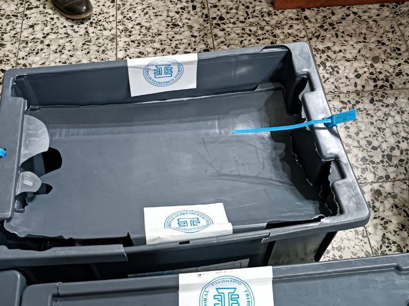 Zunil y San Juan Olintepeque reciben cajas electorales dañadas