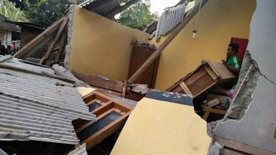 Fuerte sismo deja al menos 10 muertos y 40 heridos en Lombok, Indonesia
