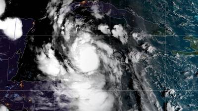 Huracán Delta se fortalece y pone en alerta a México