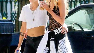Filtran fotos de Kristen Stewart sin ropa junto a su novia Stella Maxwell