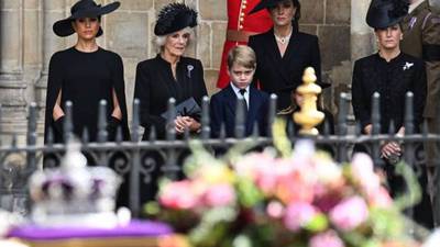 Critican a Meghan Markle por "llorar" en funeral de la reina Isabel II
