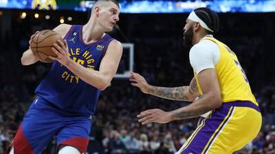 Nuggets se apuntan el primer triunfo ante Lakers con exhibición de Jokic