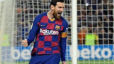 Messi le da la victoria al Barça, que sigue dejando dudas