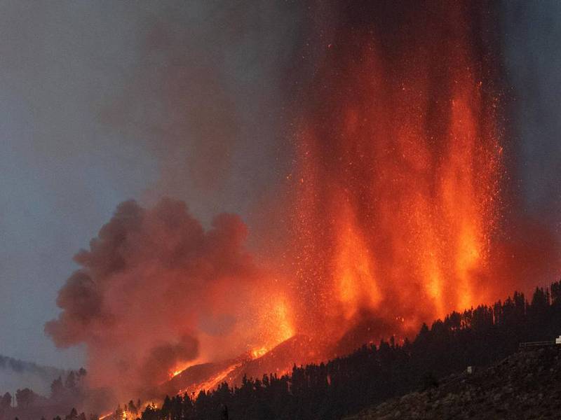 Unos 10 mil habitantes serán evacuados por erupción del volcán La Palma
