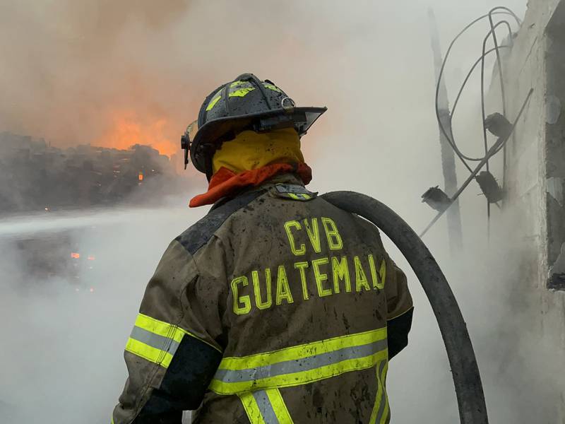 Incendio de tarimas en Prados de Villa Hermosa deja 250 mil quetzales en pérdidas