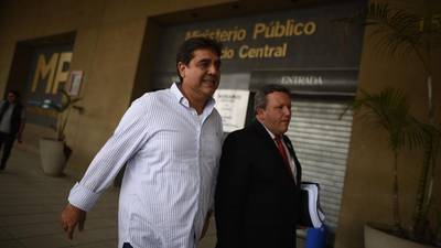 Carlos Pineda denuncia en el MP a los magistrados del TSE
