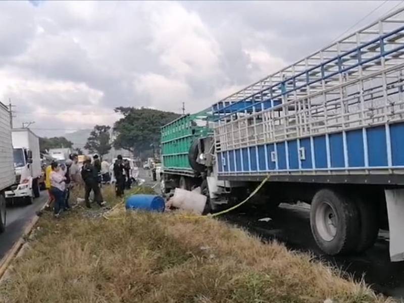 Un motorista muere tras accidente en Amatitlán que involucró a varios vehículos