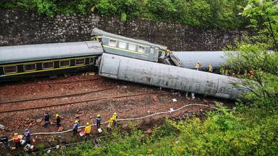 FOTOS. Accidente de tren en China deja un muerto y más de 120 heridos
