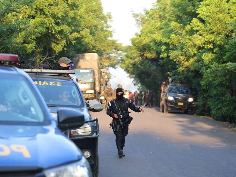 Operación "Lobo Negro": Tres miembros del Ejército y tres agentes PNC son capturados
