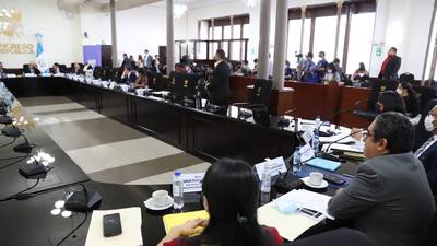 Oficialismo cuestiona a Rodas en última sesión, oposición lo califica de “pérdida de tiempo”