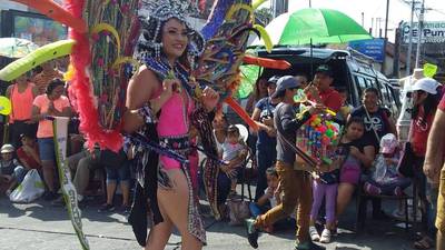 EN IMÁGENES. El desfile de Carnaval de Mazatenango lleva música y belleza a miles de visitantes