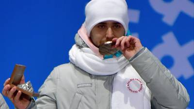 Despojan de medalla olímpica a competidor ruso por dopaje