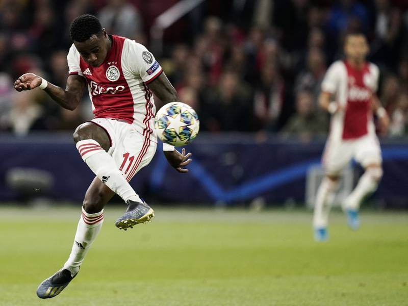 Futbolista del Ajax es detenido por agredir a un familiar