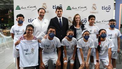 Iker Casillas participó en alianza que busca cerrar la brecha digital en el país