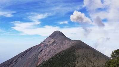 Alertan a gobernadores y alcaldes por actividad del volcán de Fuego