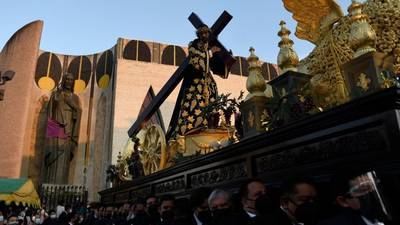 Fotogalería del cortejo procesional de Jesús Nazareno de la Paz