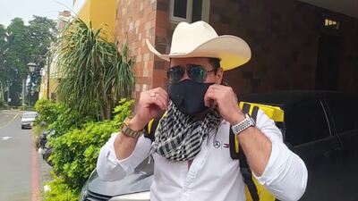VIDEO. Neto Bran entrega en moto pedidos de la feria de Chicharrón de Mixco