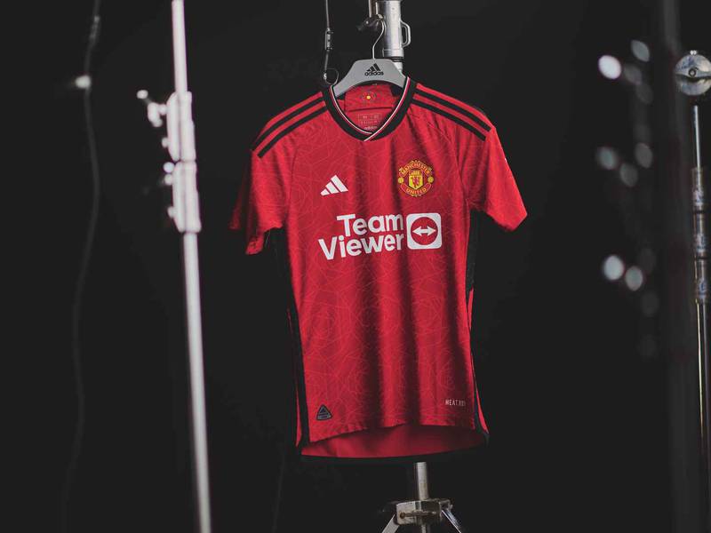 Adidas renueva patrocinio con Manchester United por más de mil millones de euros