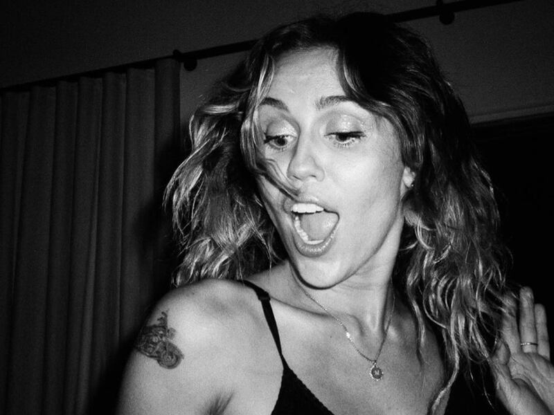 La reacción de Miley Cyrus al ganar su primer Grammy