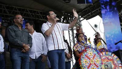 Jimmy Morales es abucheado en el festival de barriletes