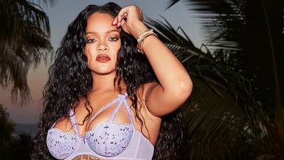 Rihanna comparte video tocándose de forma sugerente para promocionar su lencería hot