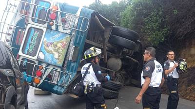 Bus se accidenta en Sumpango
