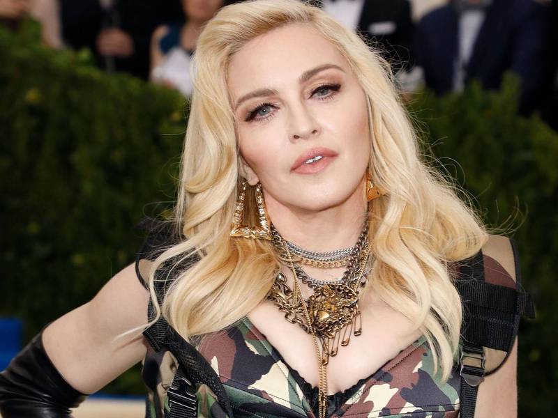 ¡Sin censura! Madonna expone su trasero en sugerente pose con tanga de hilo