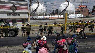 Policía usa gases lacrimógenos para dispersar marcha en Bolivia